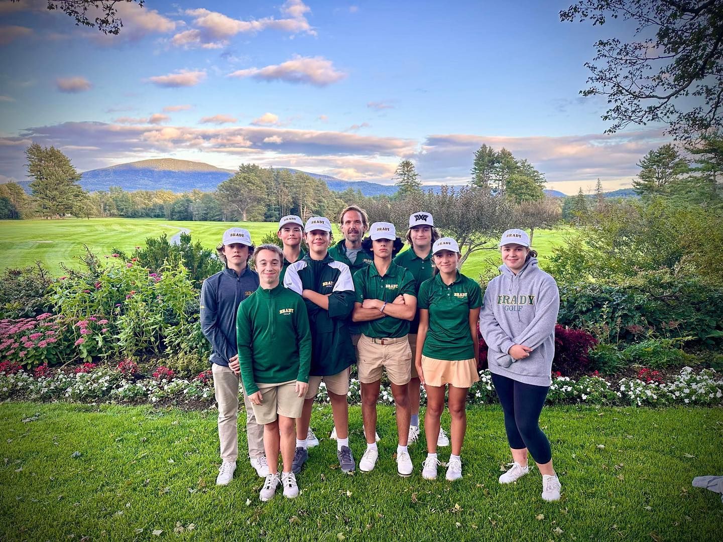 image of golf team outside 