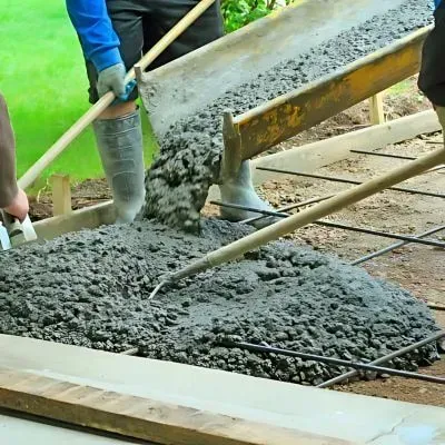 Dunners Concrete team is pouring a new driveway with reinforcing bars for added support in Dunedin.