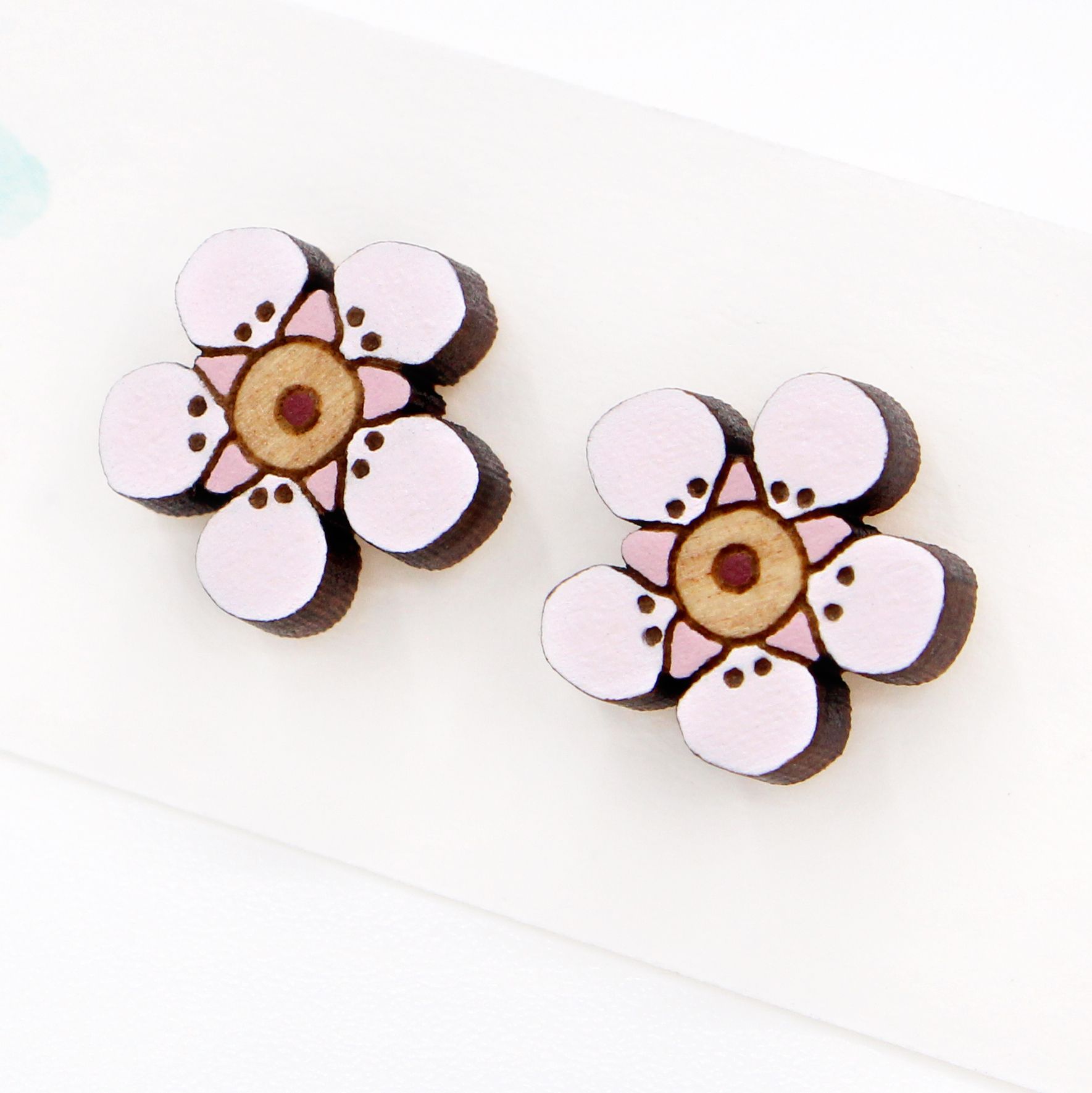 Manuka Flower Earrings - Rimu Wood