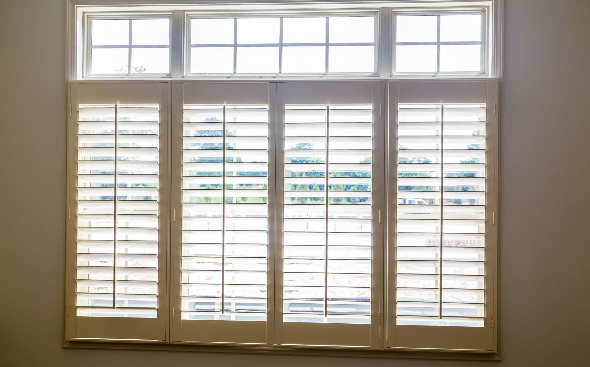 a blind at living room