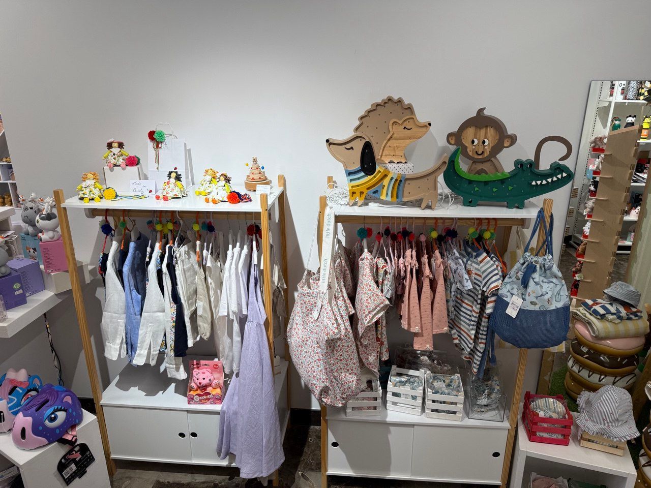 lampade da cameretta a led  , vestiti   e accessori  per bambini , bambole in ceramica 