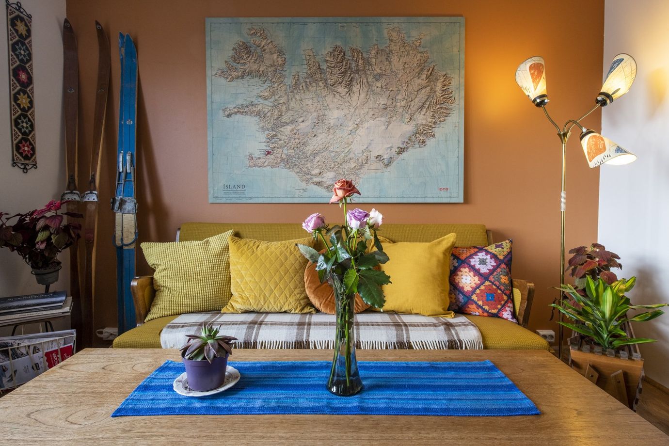 A living room to enjoy a great cup of coffee