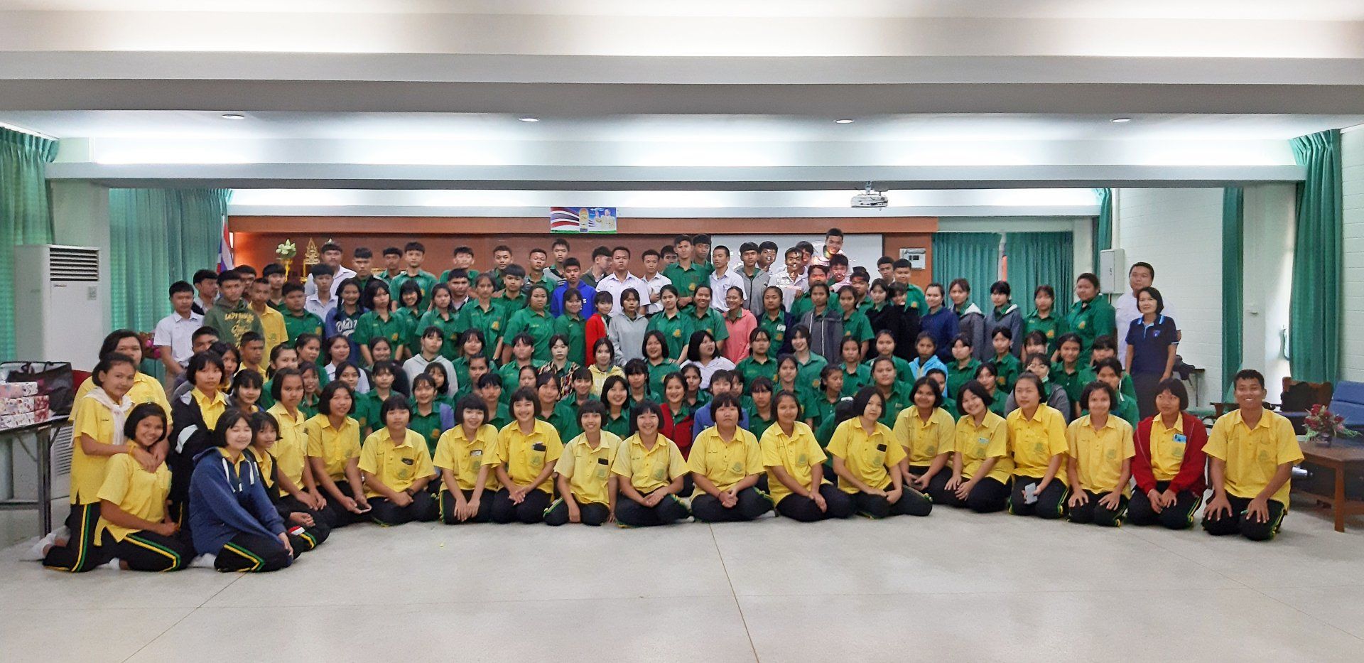 Thai school children