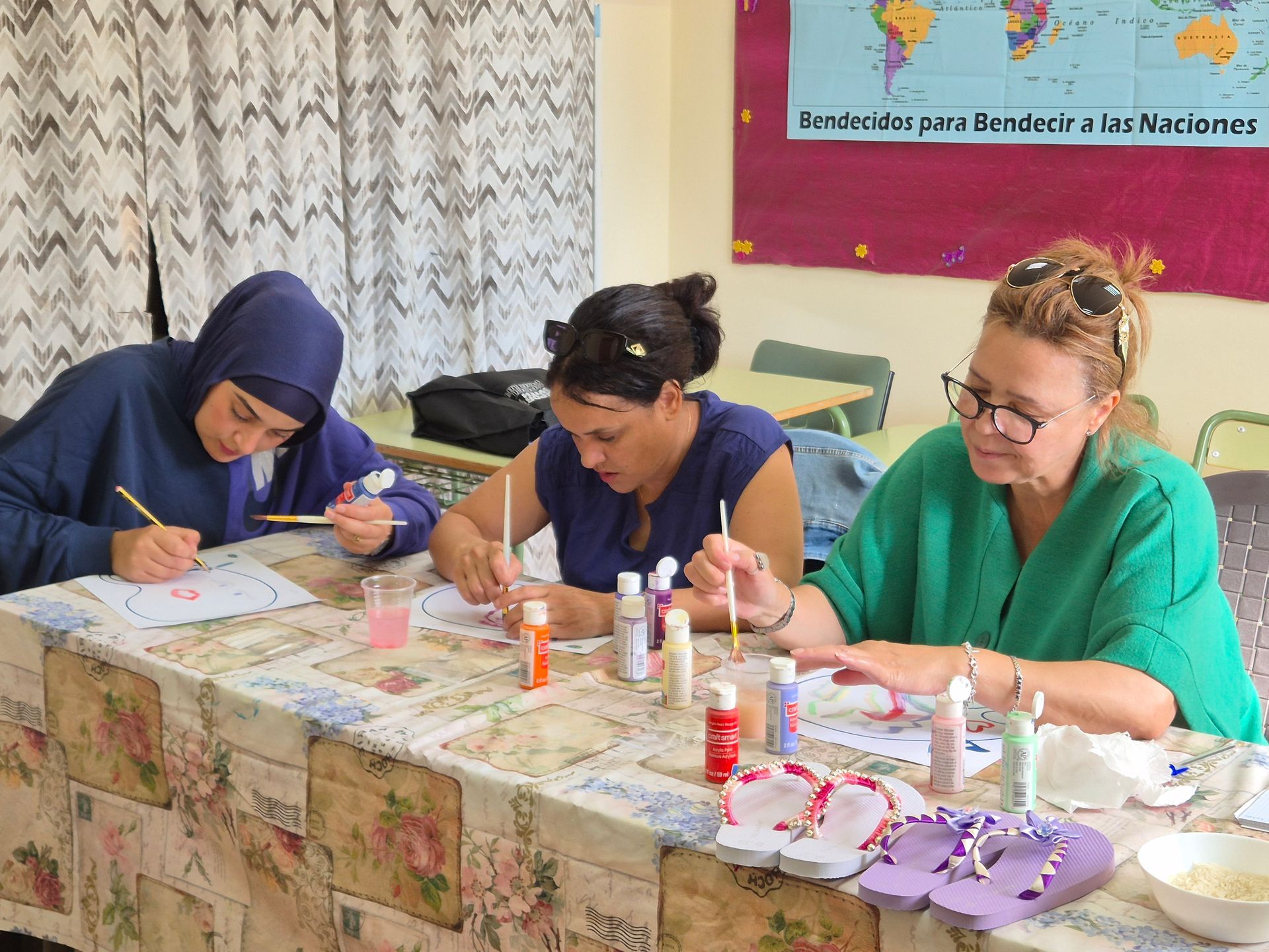 Students practicing art therapy at the Algeciras Freedom Center in Spain