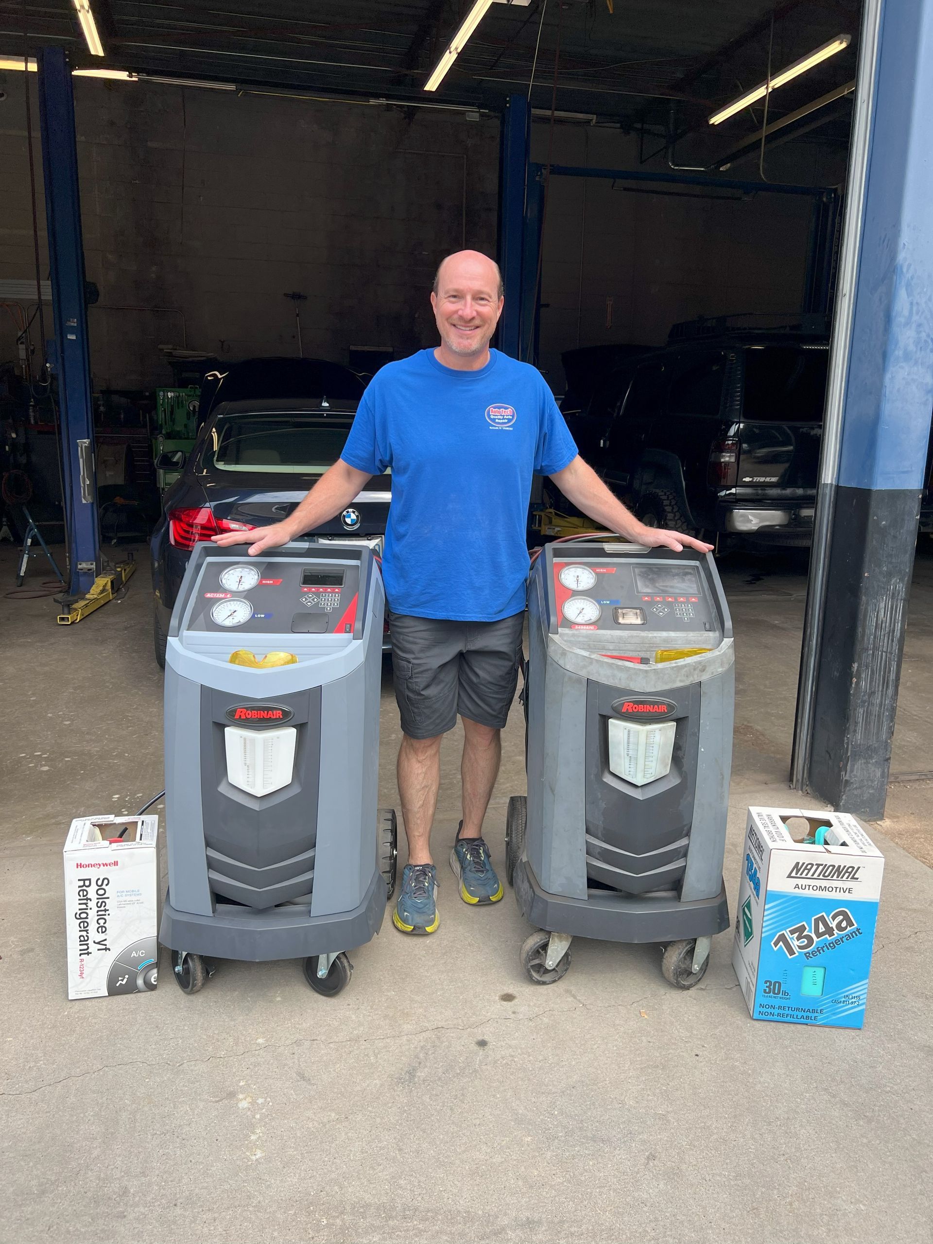 r1234yf and r134 freon auto tech Collinsville, VA 24078