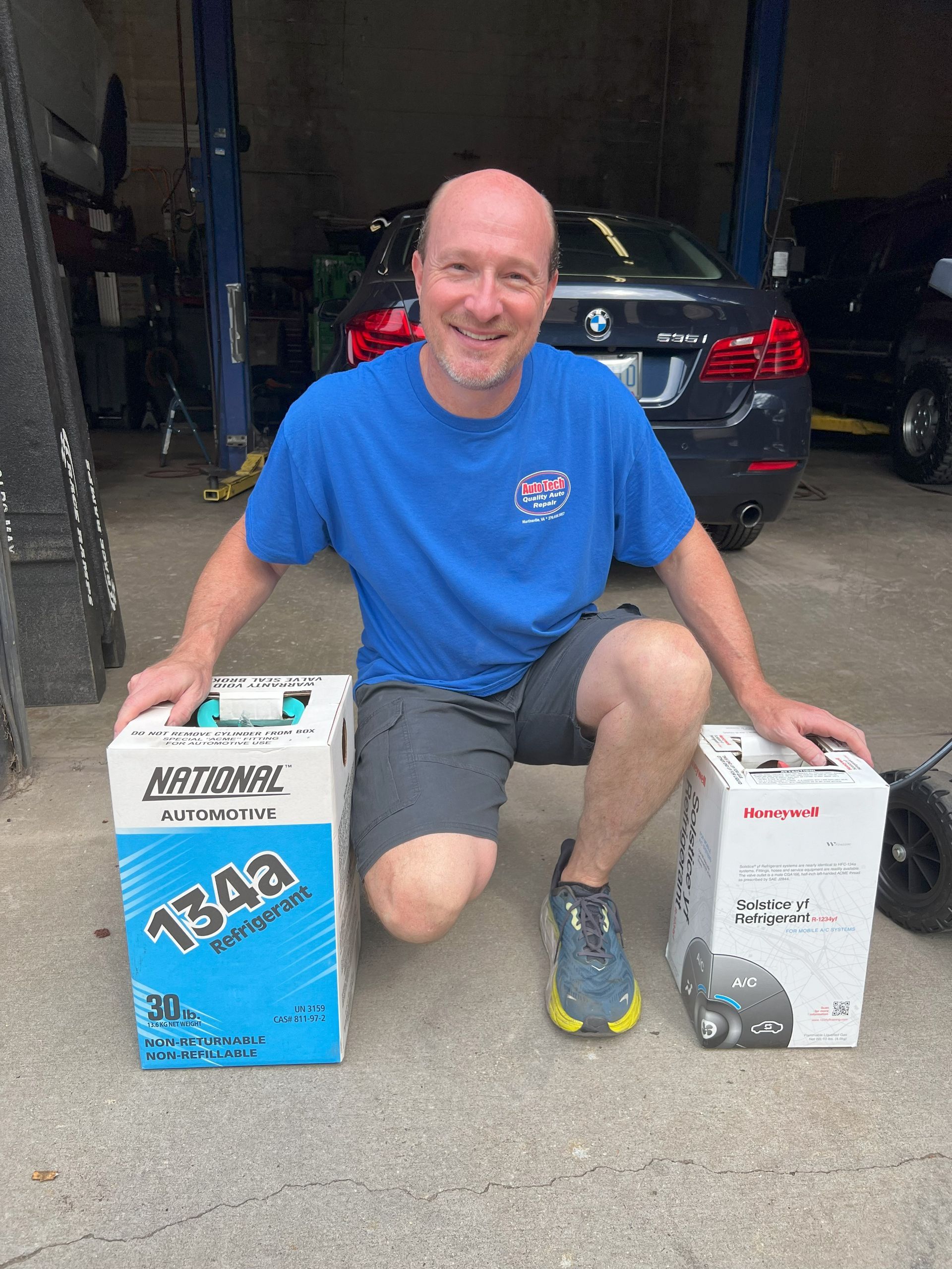r1234yf and r134 freon auto tech Collinsville, VA 24078