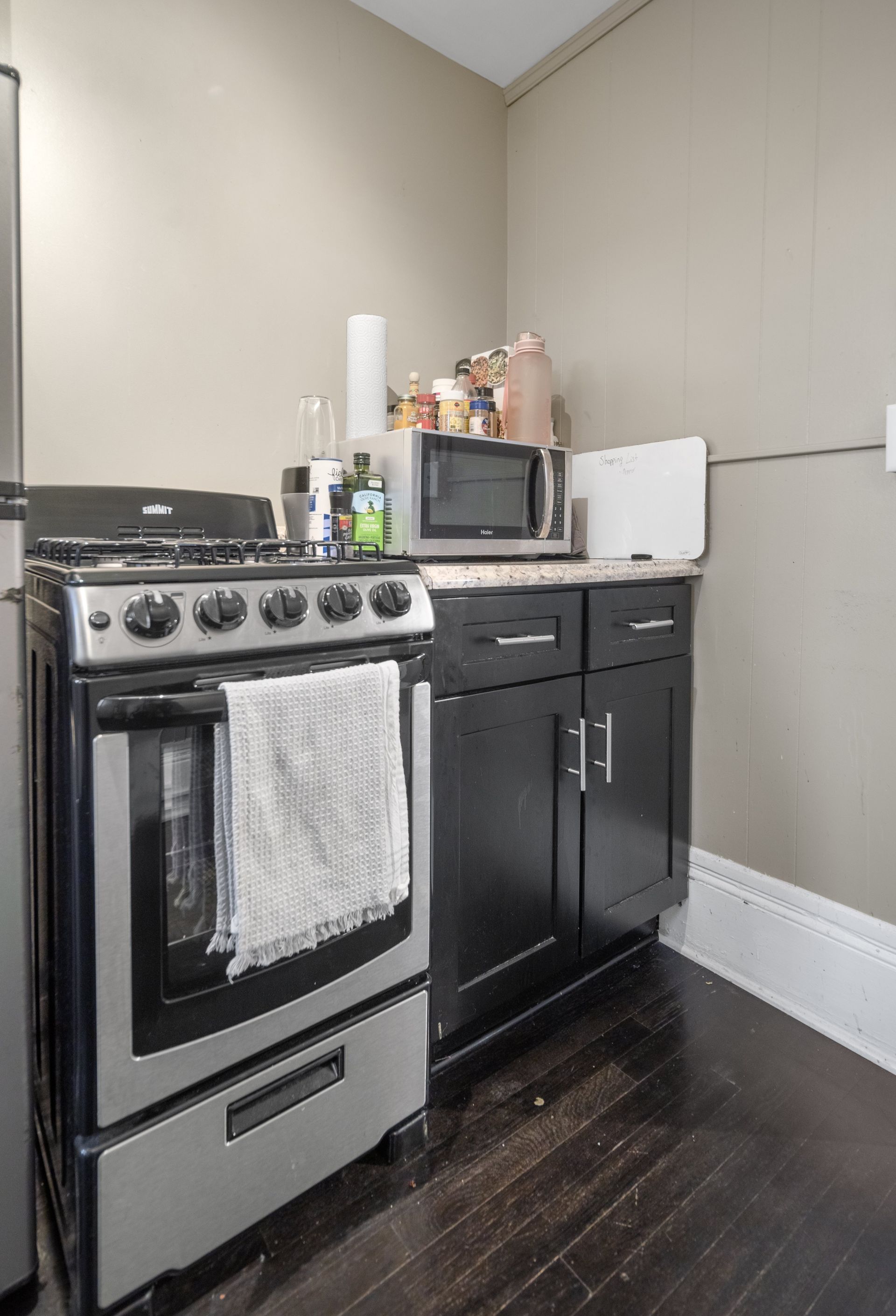 308 E Seneca St 2b kitchen