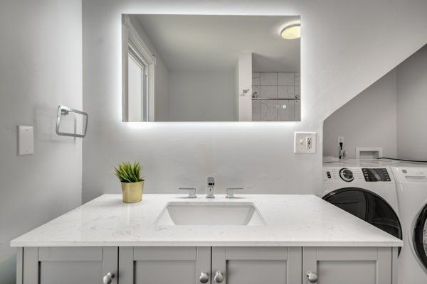 601 E State Street bathroom