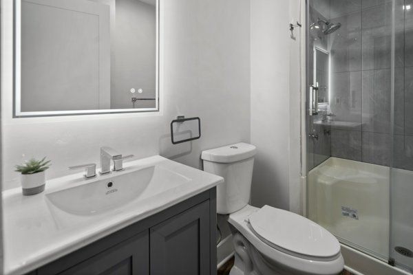 601 E State Street bathroom