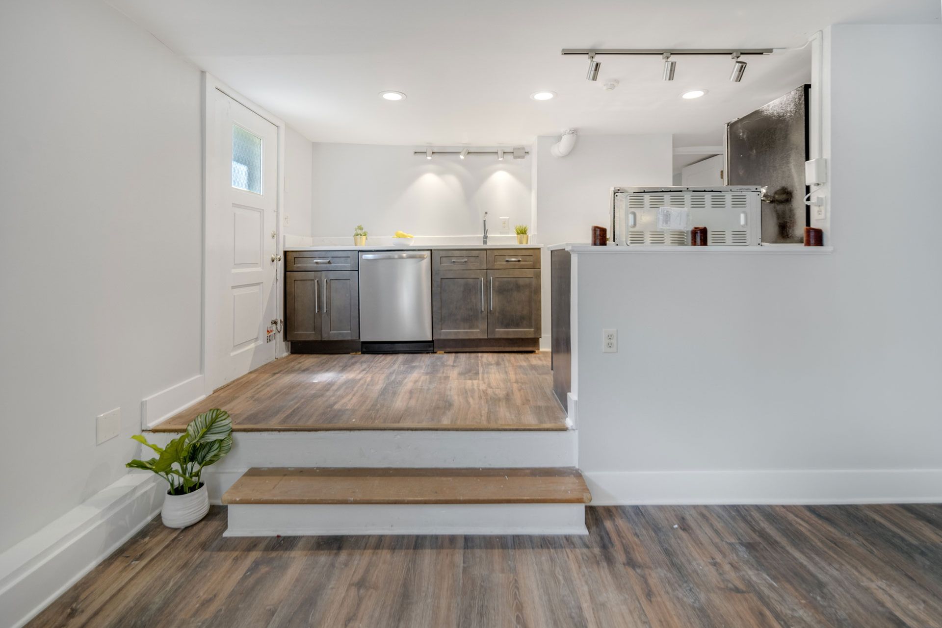 404 University Avenue Unit 5