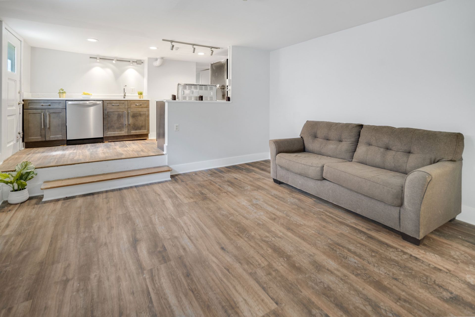 404 University Avenue Apartment 5
