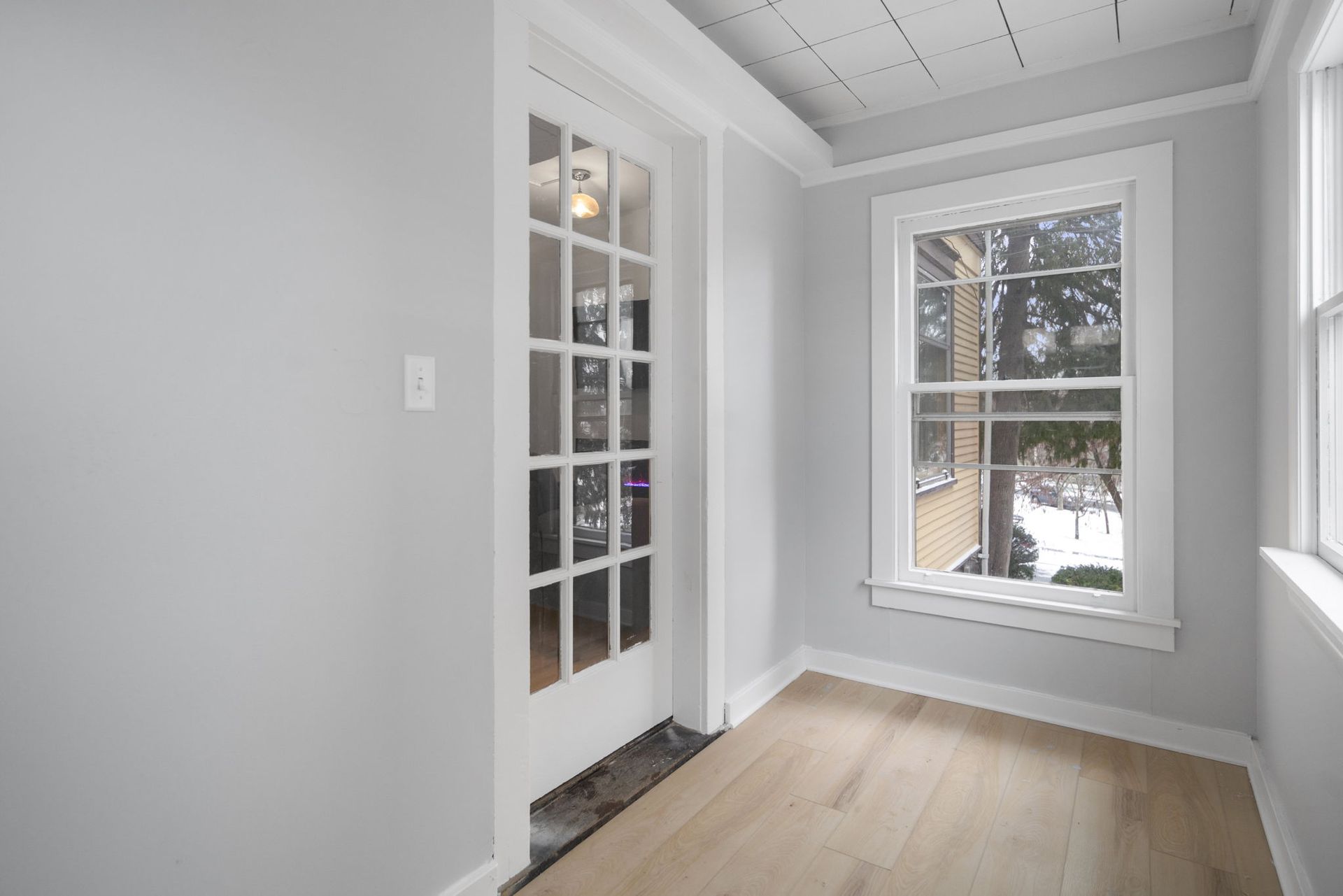entry door at 104 Harvard pl apt 2 - modern living rentals Ithaca ny finger lakes cornell university cornell apartments housing students apt rental