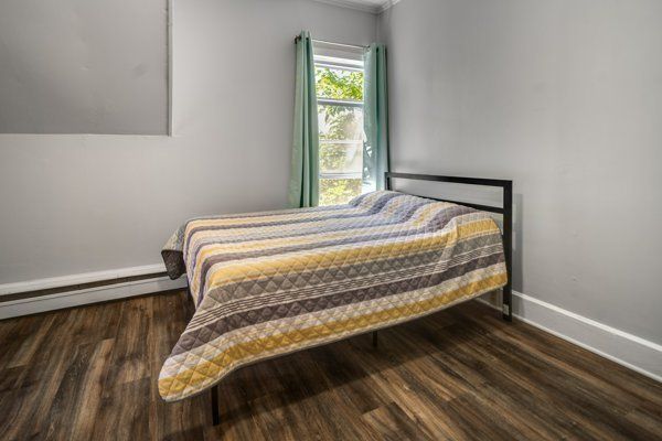 601 E State Streetbedroom