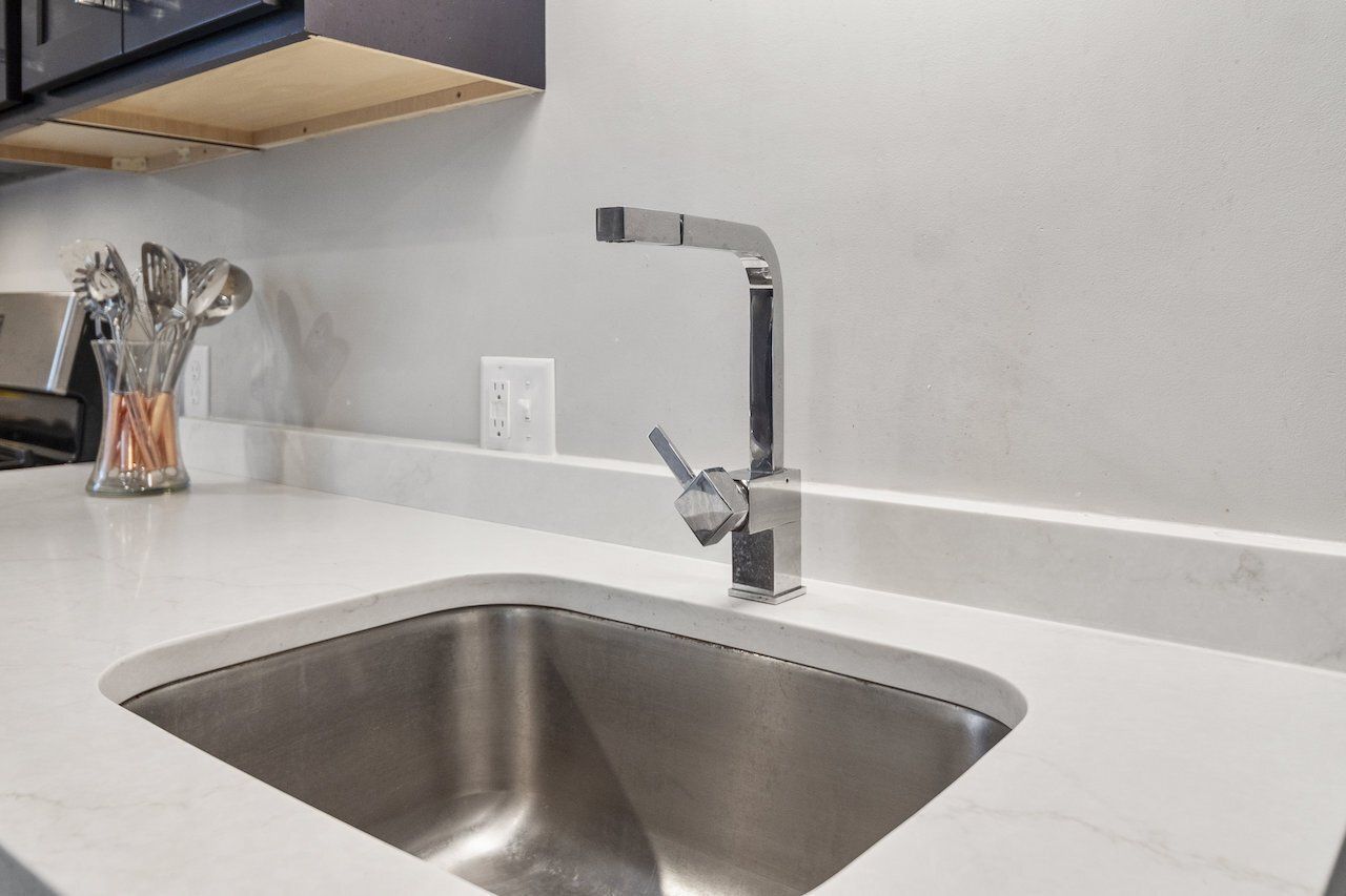 112 Stewart ave Living kitchen sink