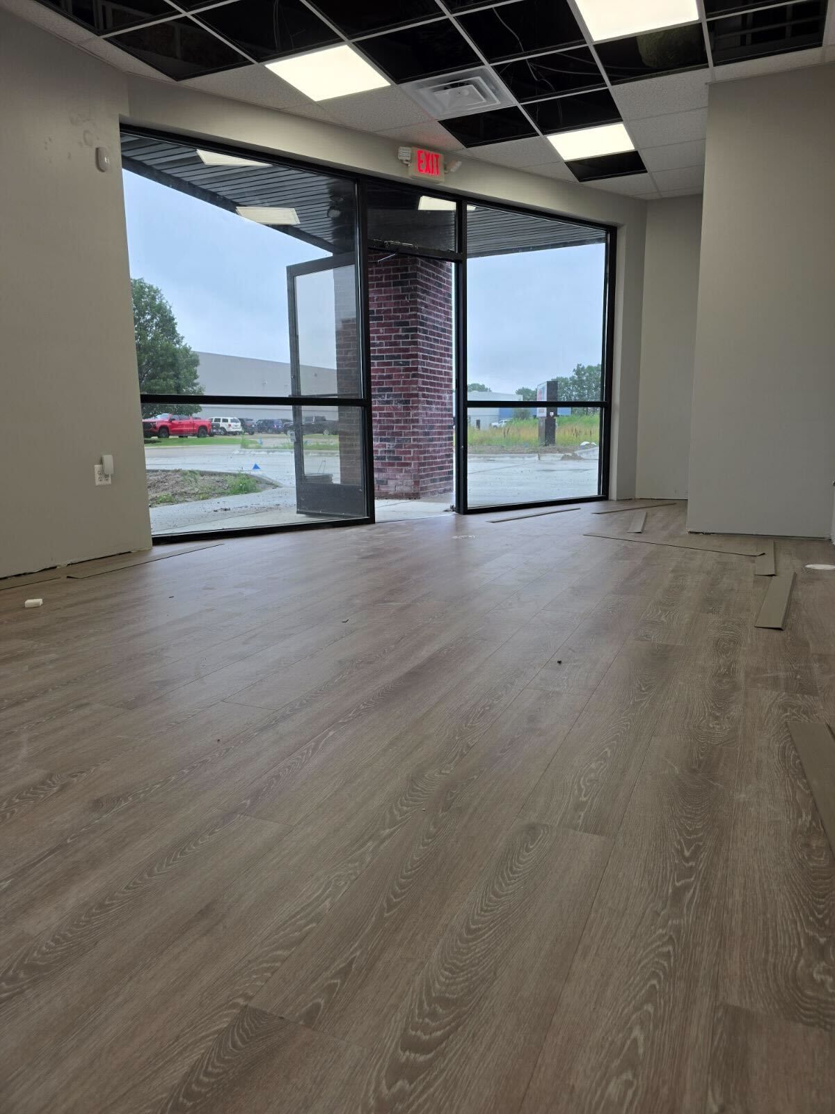 Auto Repair Office Interior With Modern Flooring And Natural Light | Auto DR