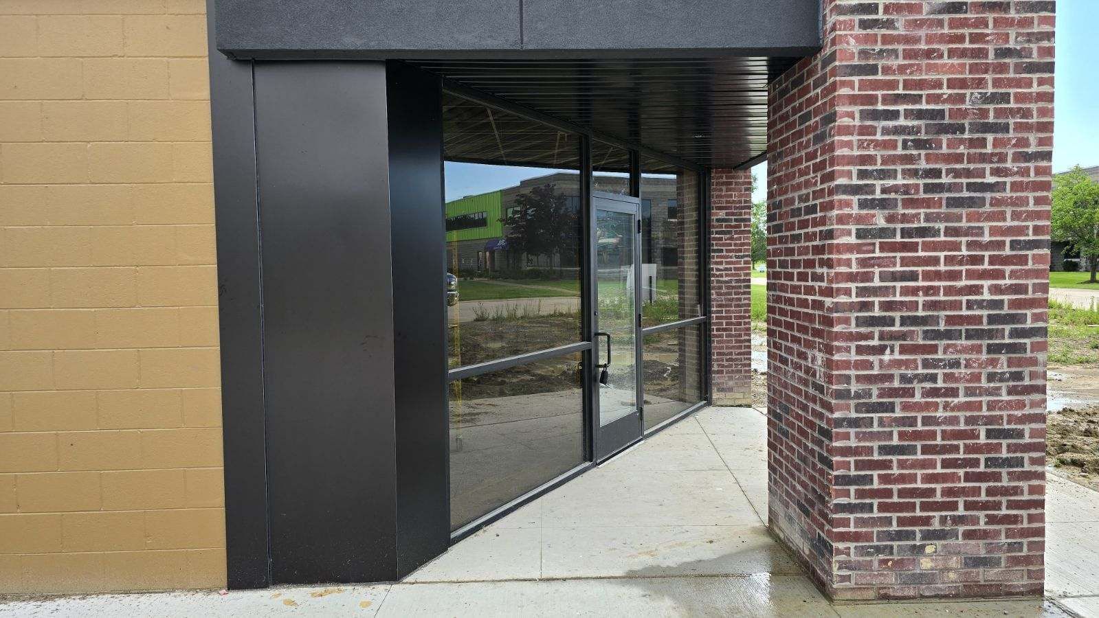 Auto Repair Shop Glass Entryway With Brick And Modern Panels | Auto DR