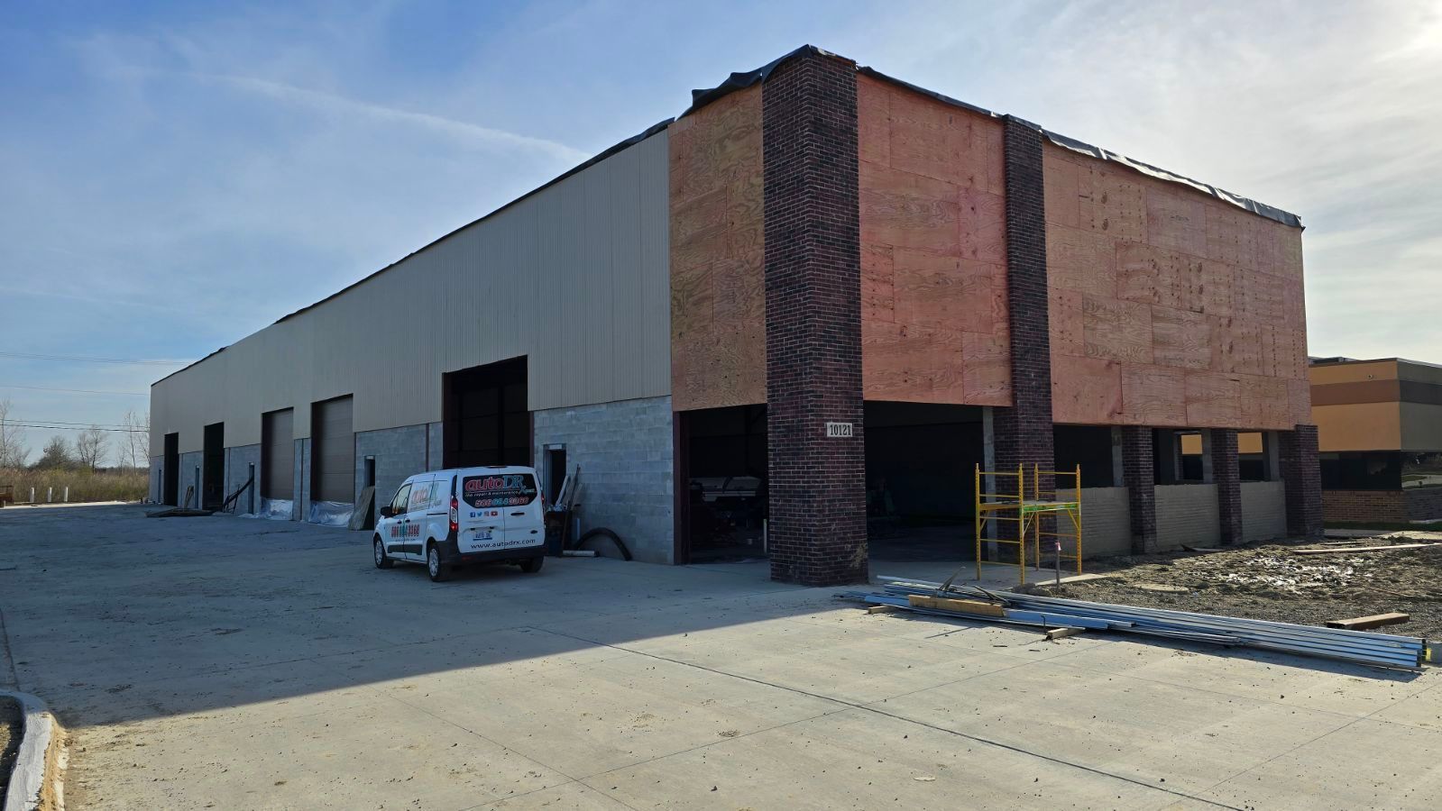 Auto Repair Shop Exterior With Multiple Garage Bay Doors | Auto DR