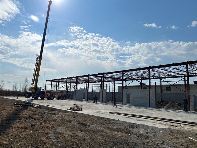 Crane Installing Steel Beams For Auto Repair Facility | Auto DR