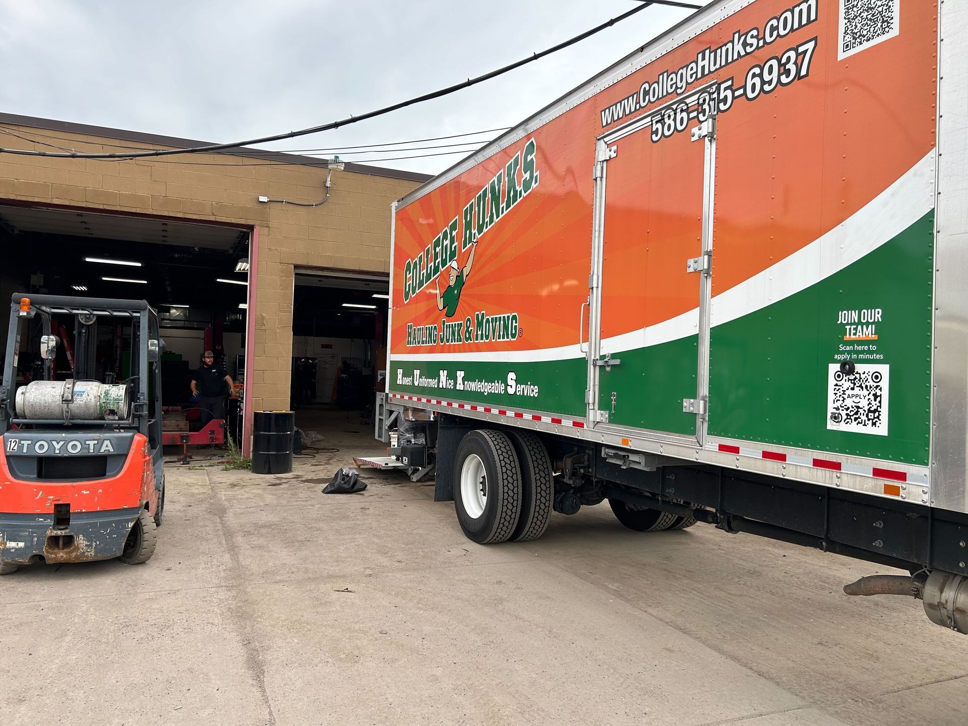 Commercial Service Truck Parked At Auto Repair Shop | Auto DR