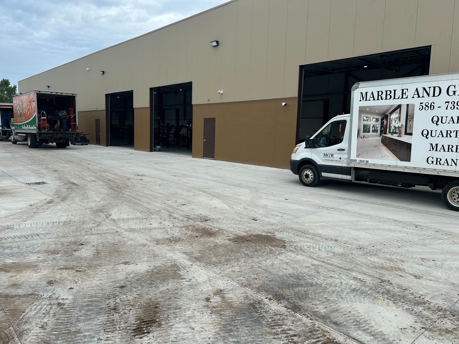 Auto Repair Building Exterior With Service Vehicle Parked | Auto DR