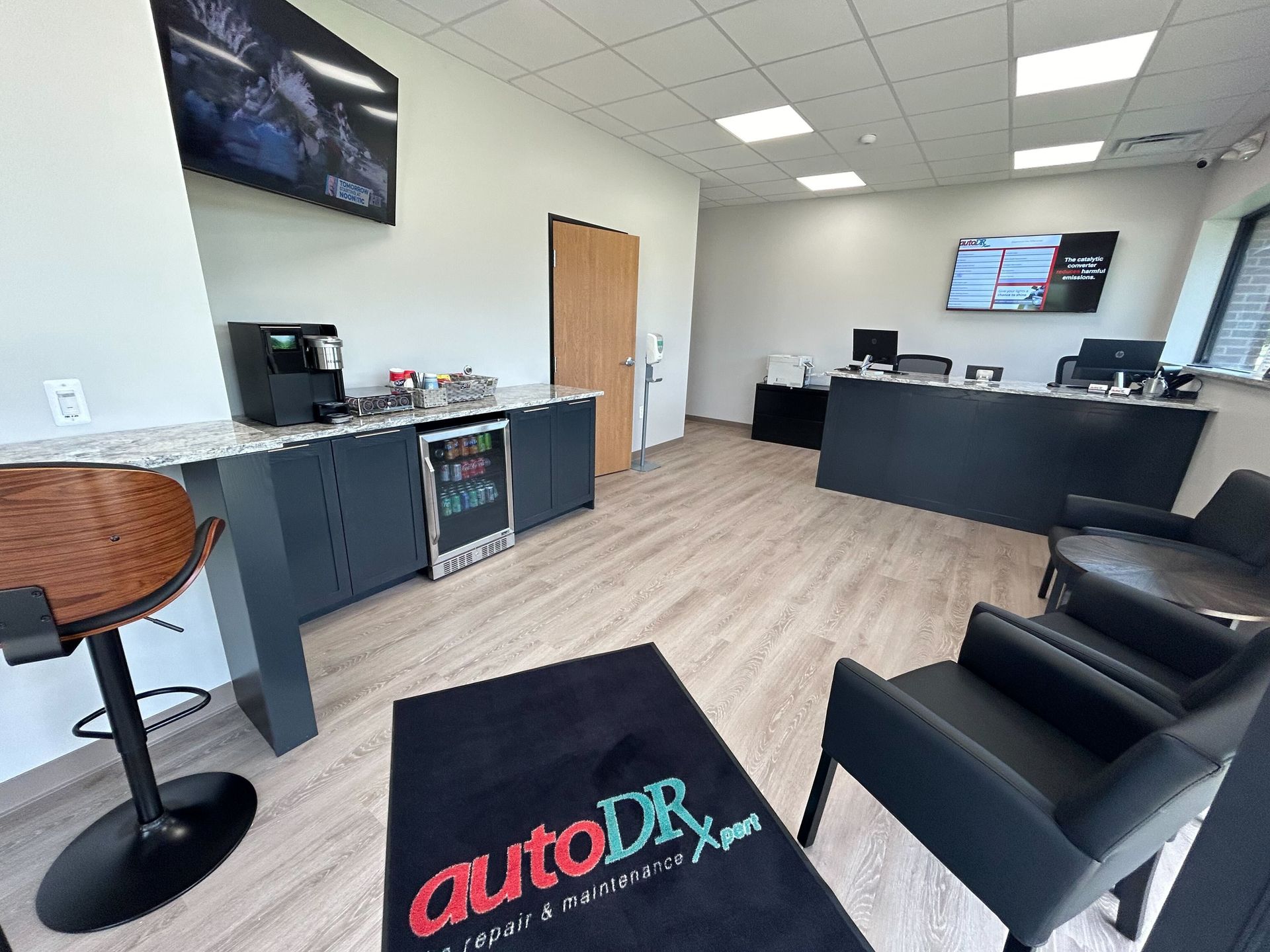 Auto Repair Office Lobby With Front Desk And Seating Area | Auto DR
