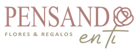 Logotipo de PENSANDO en ti Flowers & Gifts en rosa y dorado con un icono floral