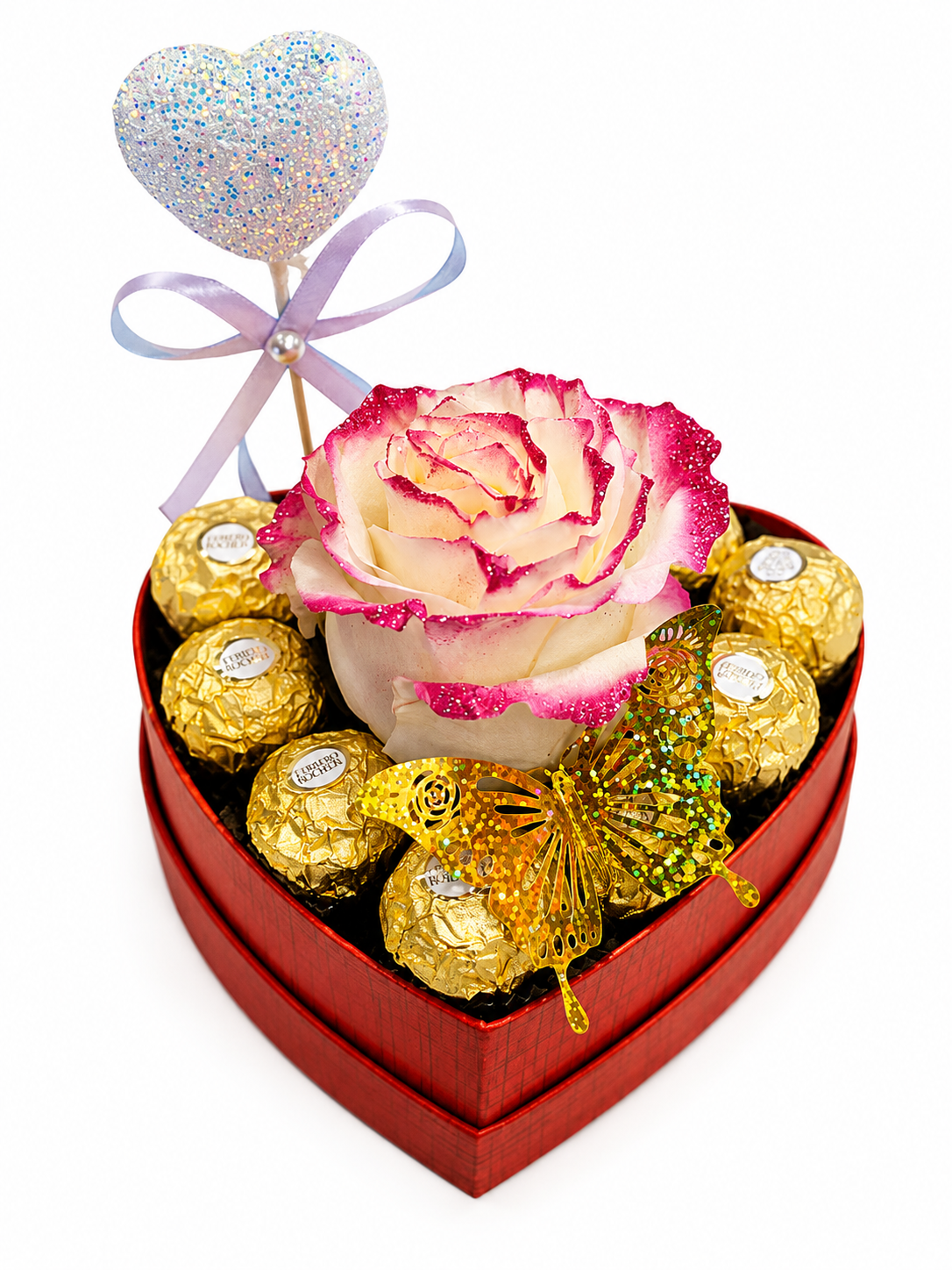 Arreglo floral en caja corazón con una rosa y chocolates ferrero.