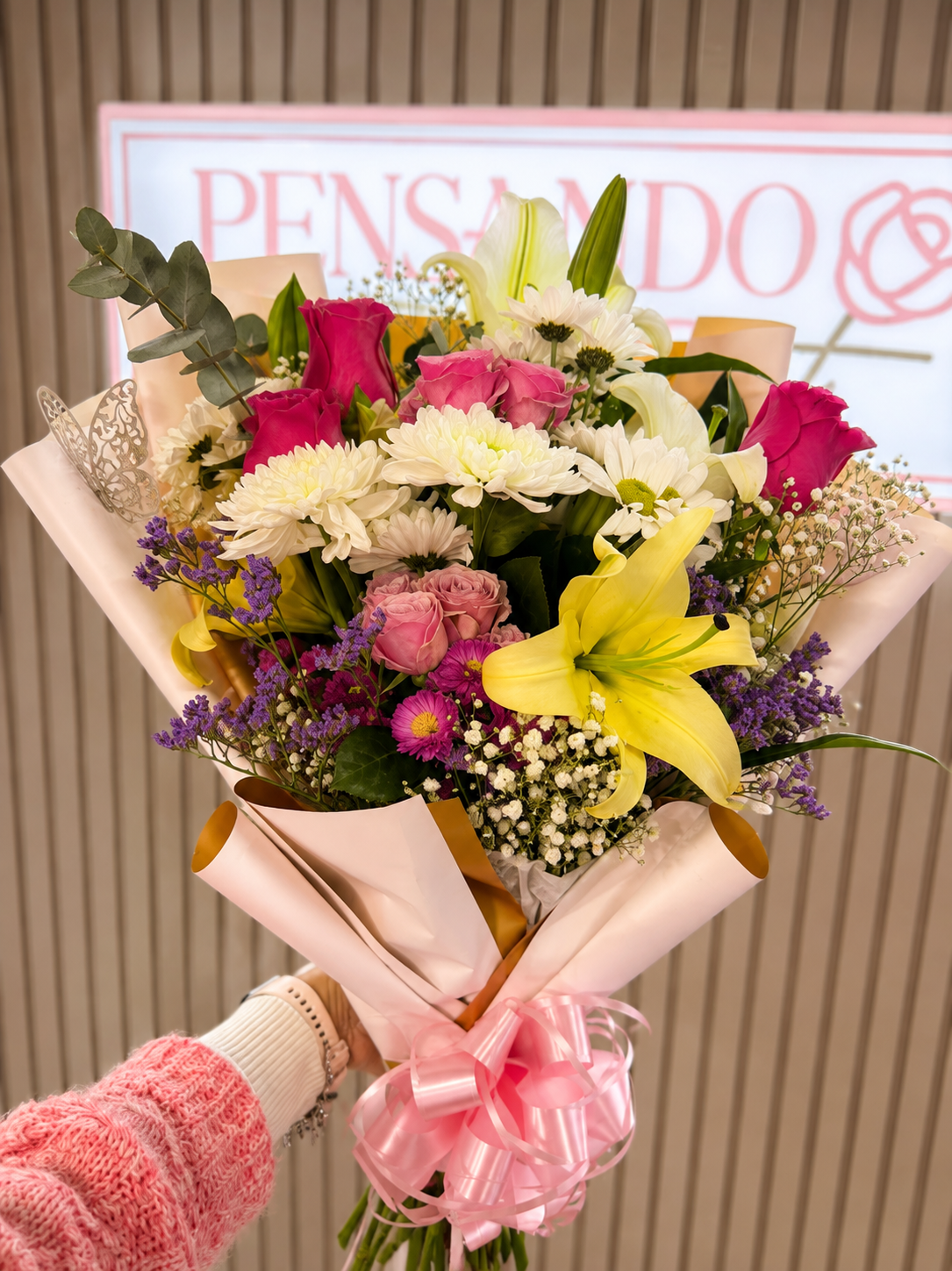 Ramo de flores de estación mediano