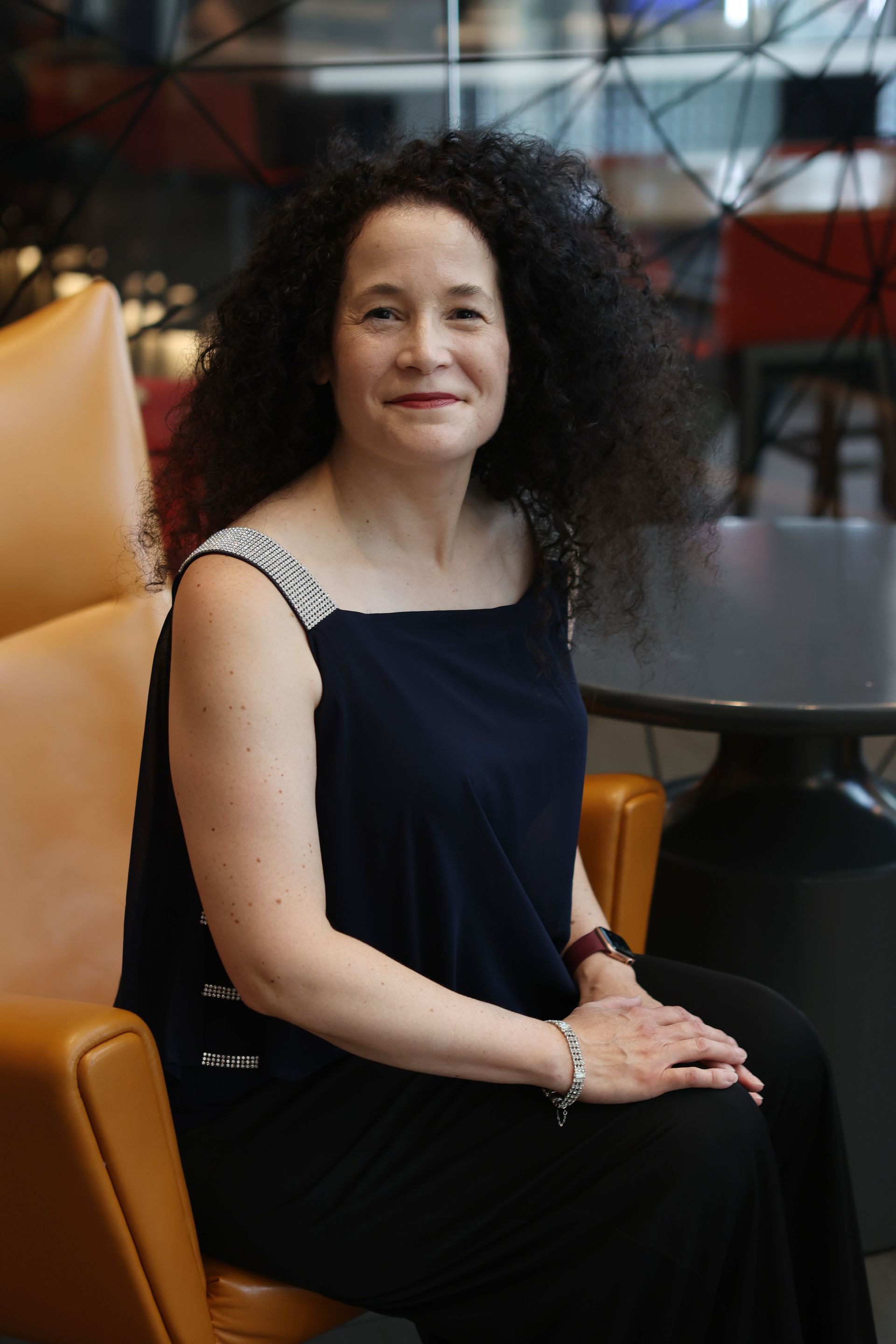 Michelle Smeby wHolistic Change CEO and Transformation Leader. Author of The Tenacious Leader
