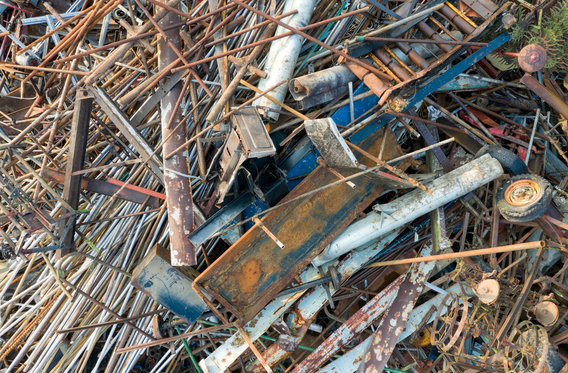 A pile of rusty metal is sitting on the ground.