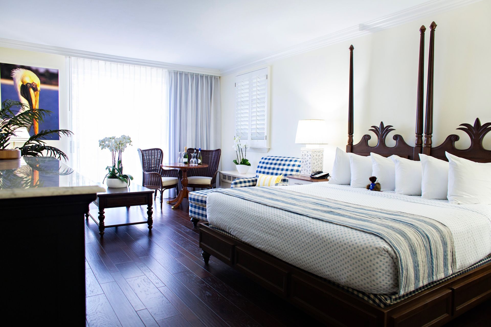 A hotel room with a large bed and a table