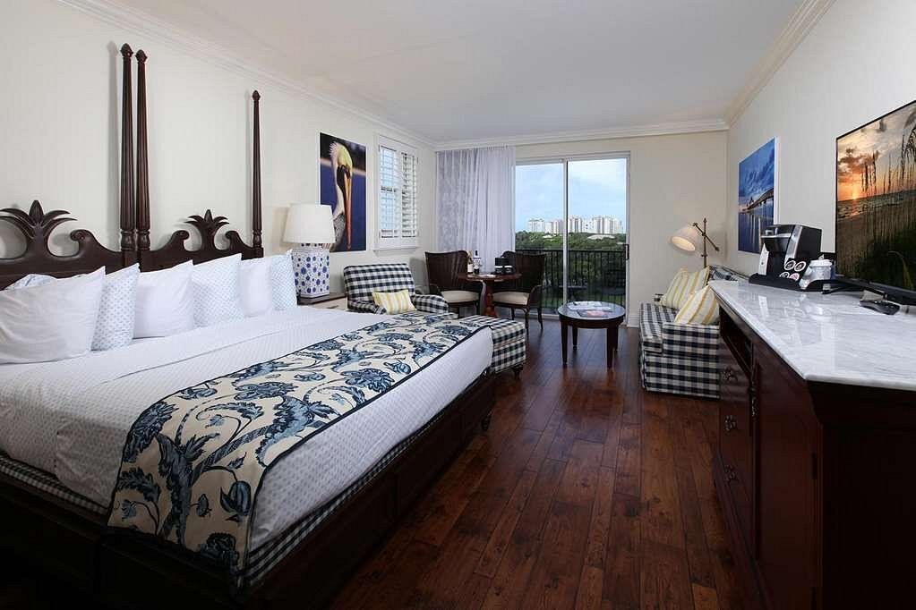 Hotel King Guest Room 