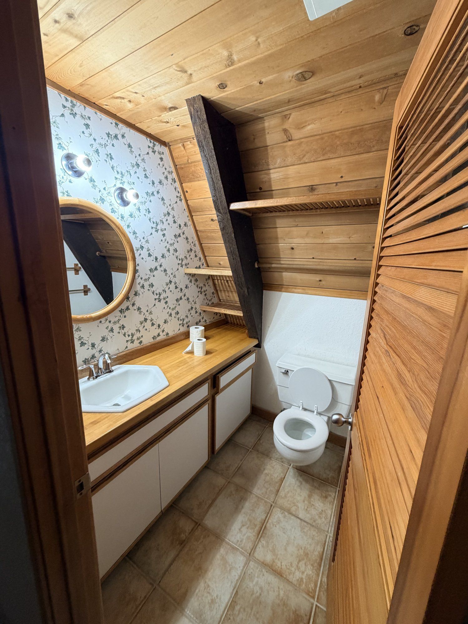 Bathroom before remodeling