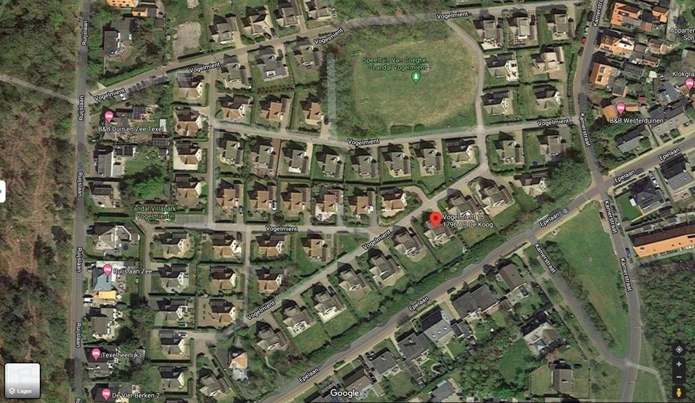 Luchtfoto van vakantiepark 'De Vogelmient' in De Koog met recreatievilla Vogelmient 15 op Texel