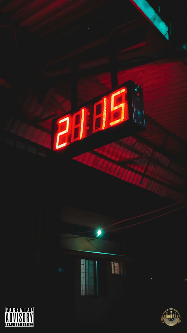 Red digital clock displays 21:05 in a dark, red-lit environment.