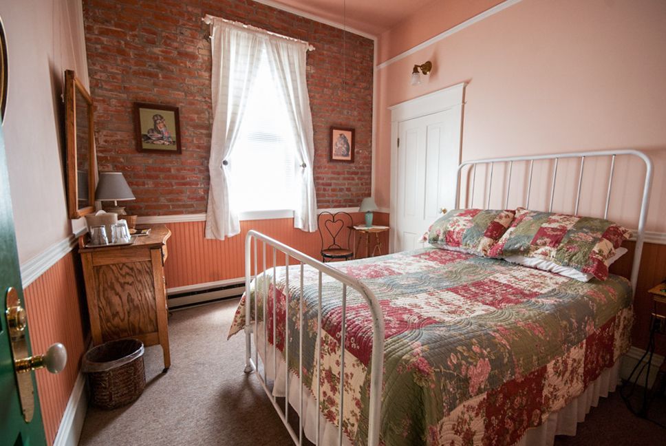 Grand Accomodations