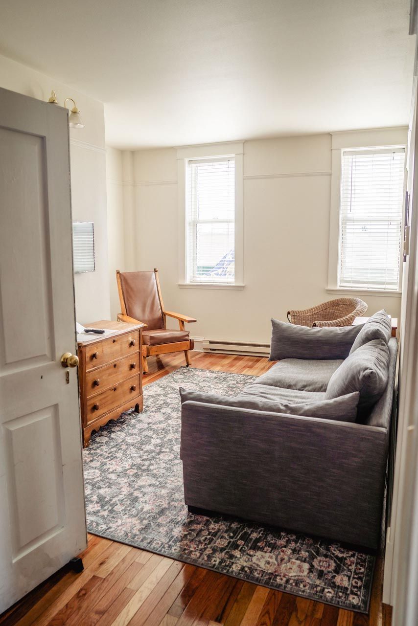 Grand Accomodations
