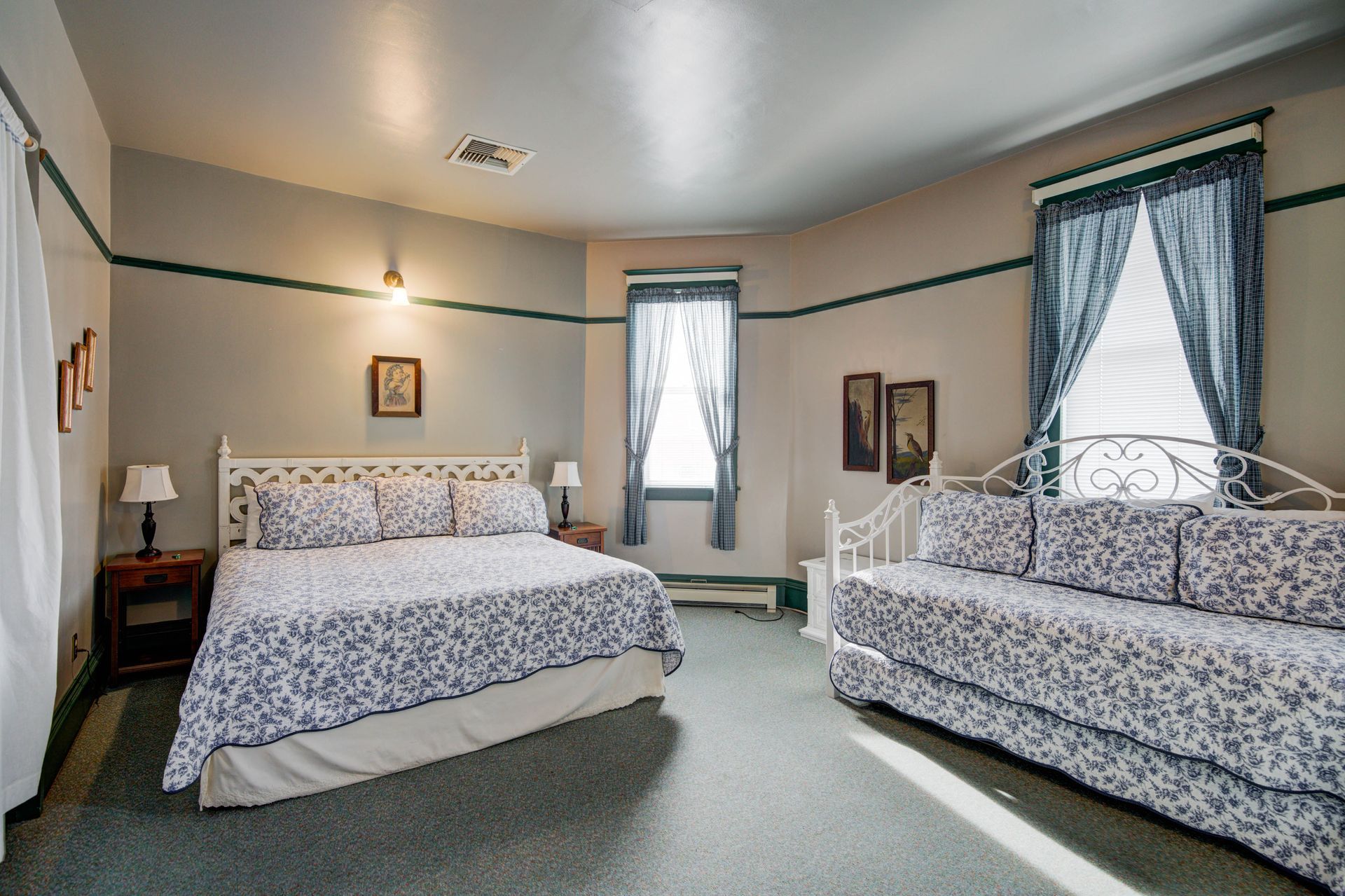 Grand Accomodations