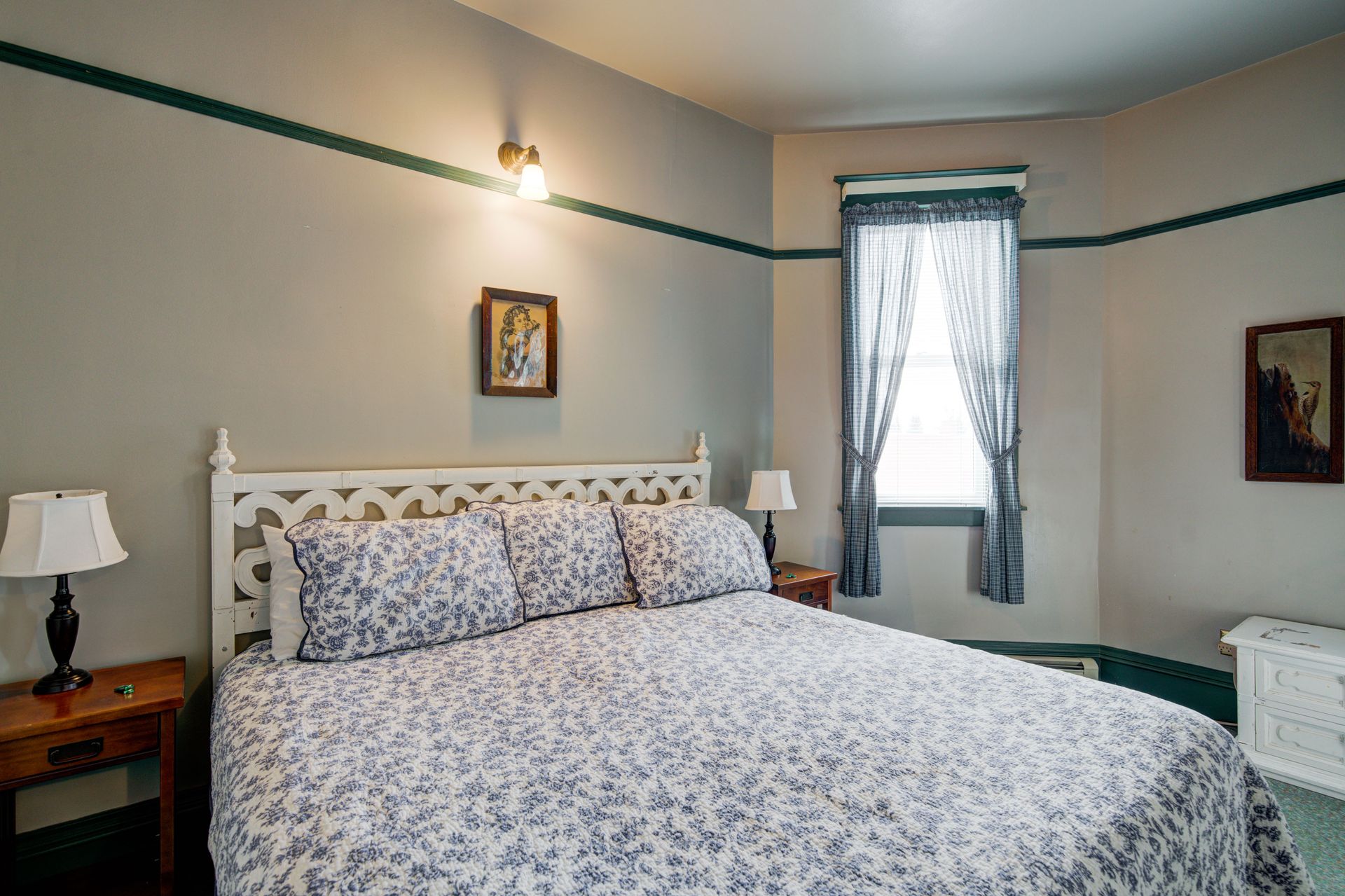 Grand Accomodations