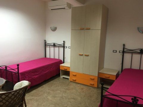 camera da letto doppia mobiliata