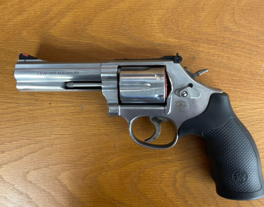 SMITH & WESSON 686-6 SINGLE/DOUBLE ACTION REVOLVER