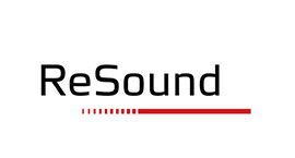 El logotipo de Resound es negro y rojo sobre un fondo blanco.