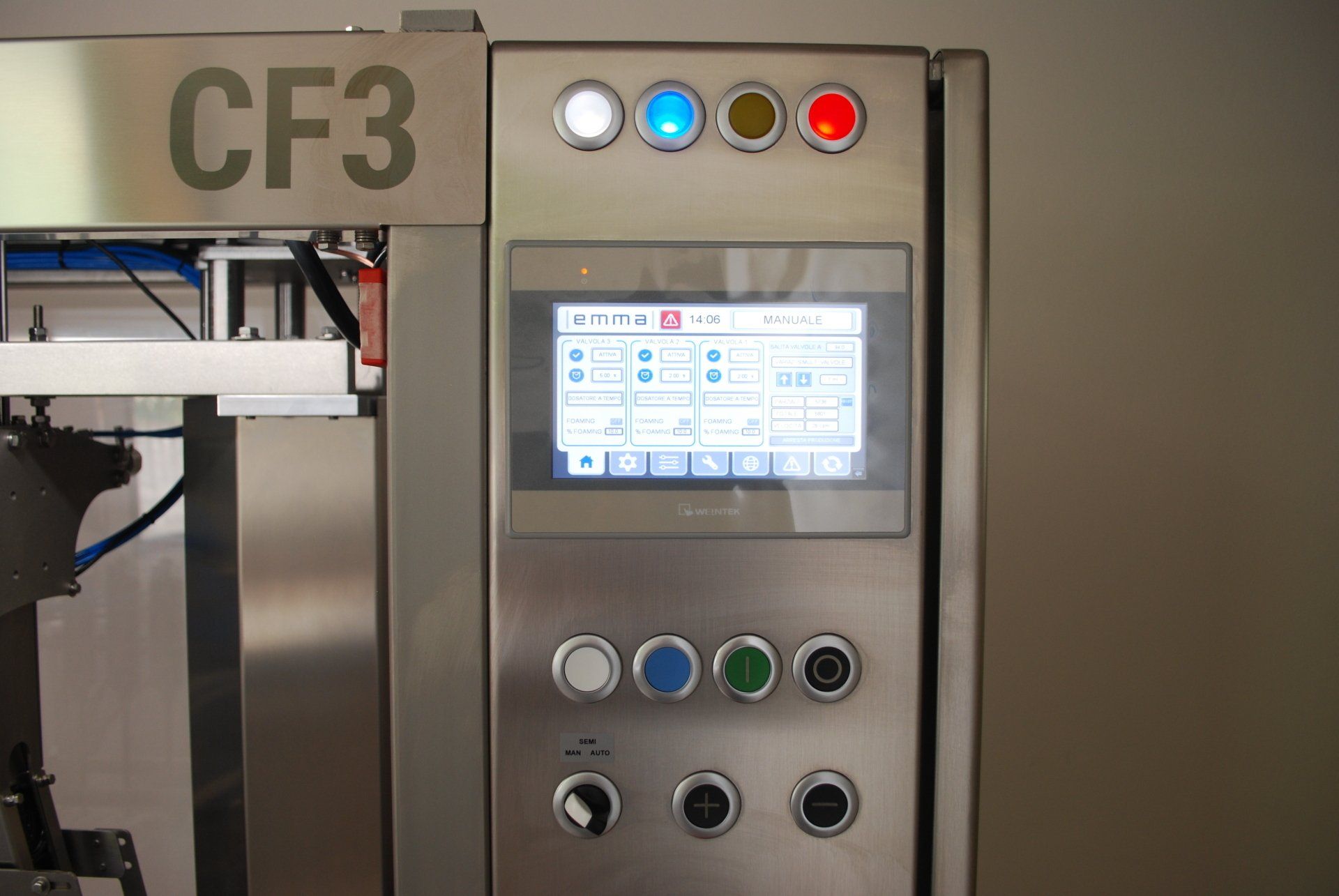 Riempitrice ed aggraffatrice di lattine automatica