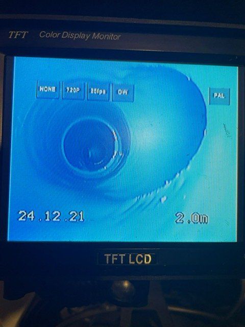 Un moniteur TFT LCD avec un écran bleu