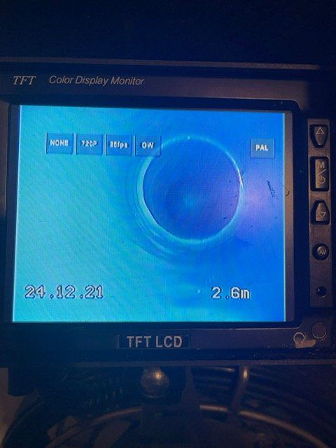Un moniteur TFT LCD avec un écran bleu