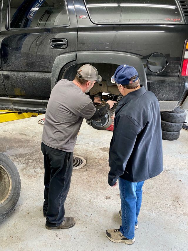 Vehicle Inspection And Repair Consultation | D&J Garage