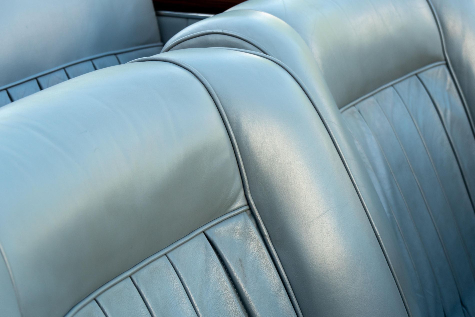 Tappezzeria in pelle di auto d'epoca