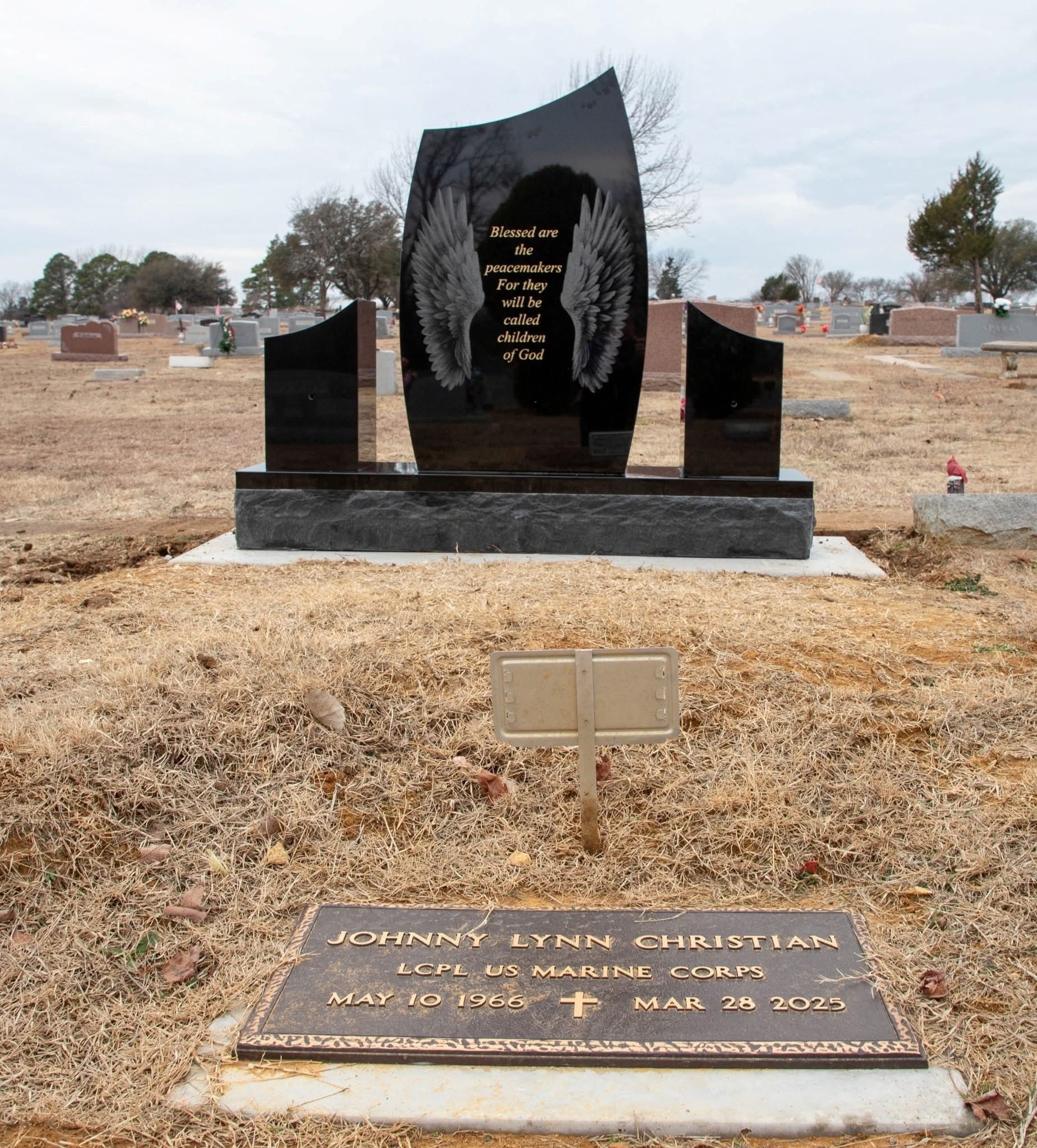 A gravestone for joe paul rogers in a cemetery