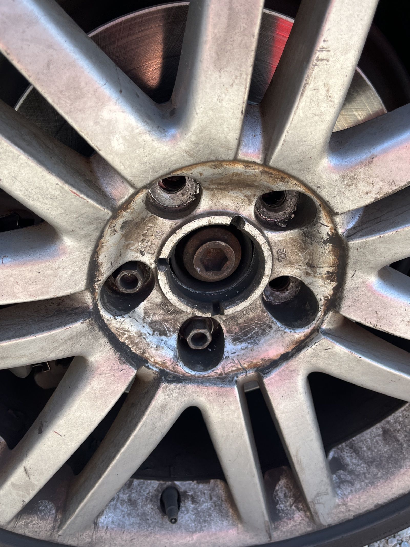 Audi S4 wheel secured by only two wheel bolts