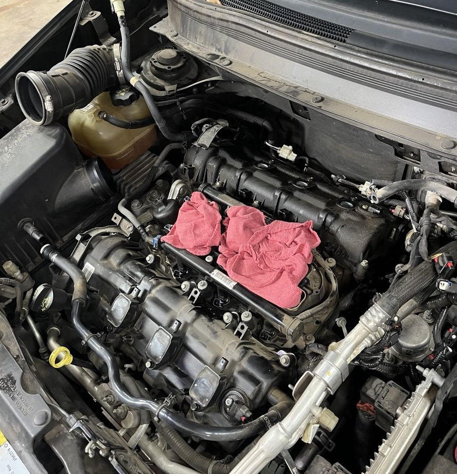 Jeep Cherokee engine with intake components removed